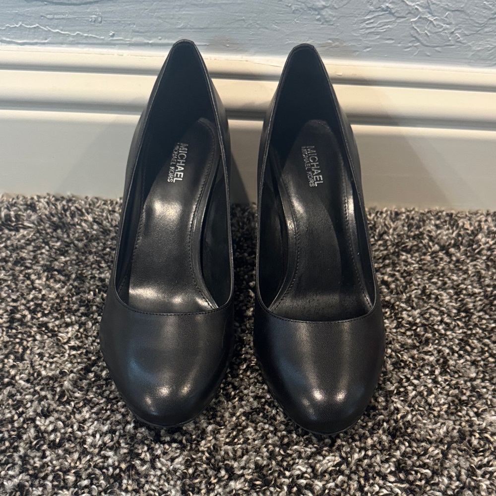 Michael Kors Classic Black Heels. Size 8. Look new